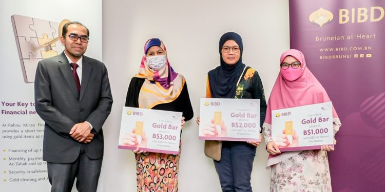 Three lucky winners walk away with gold bars after BIBD Ar-Rahnu Campaign