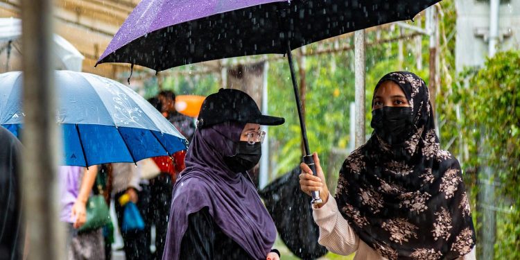 Temburong festival bustles with people